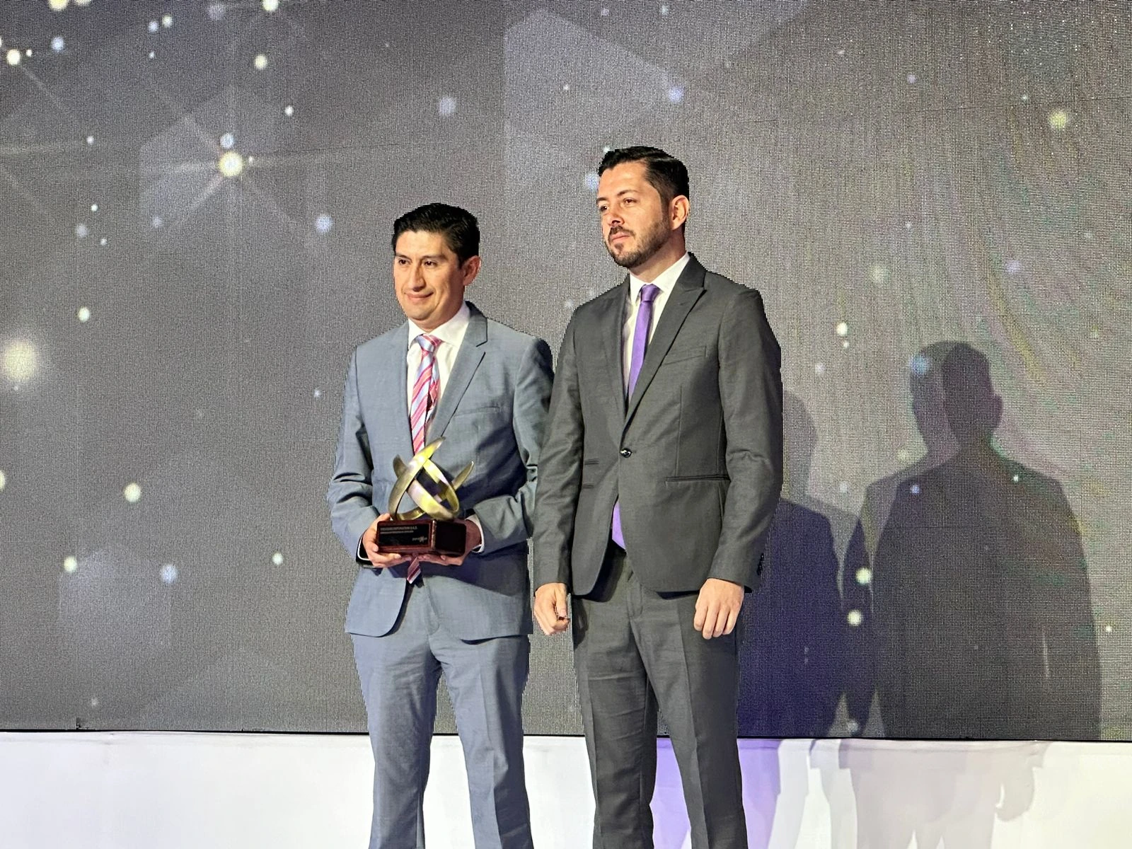 Números Asociados y Servicios