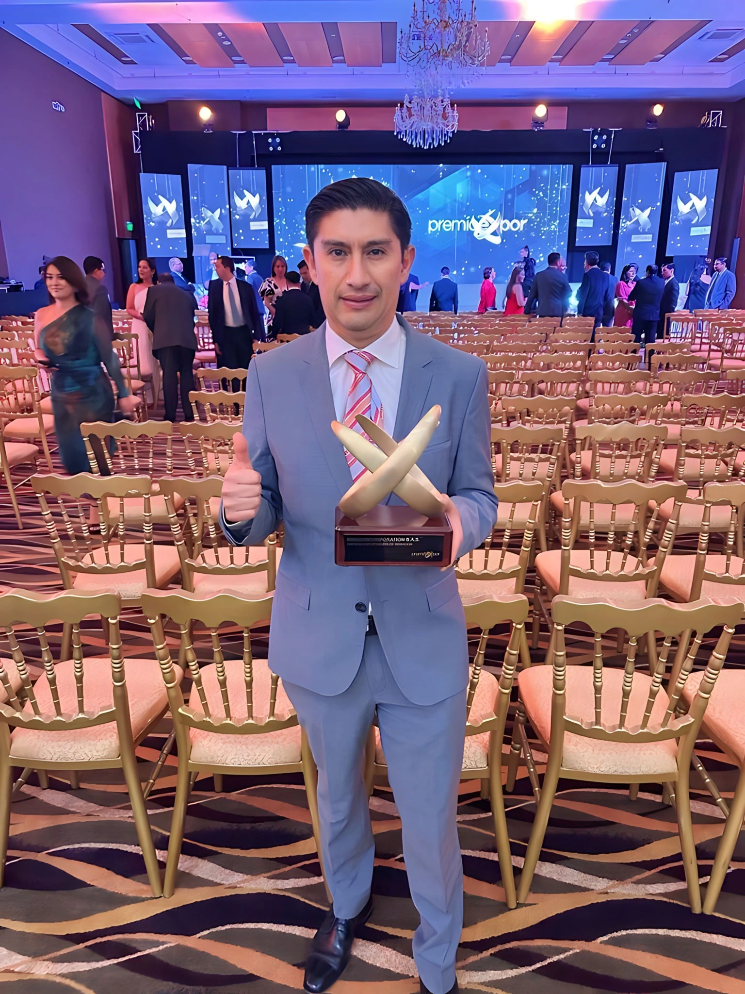 Números Asociados y Servicios