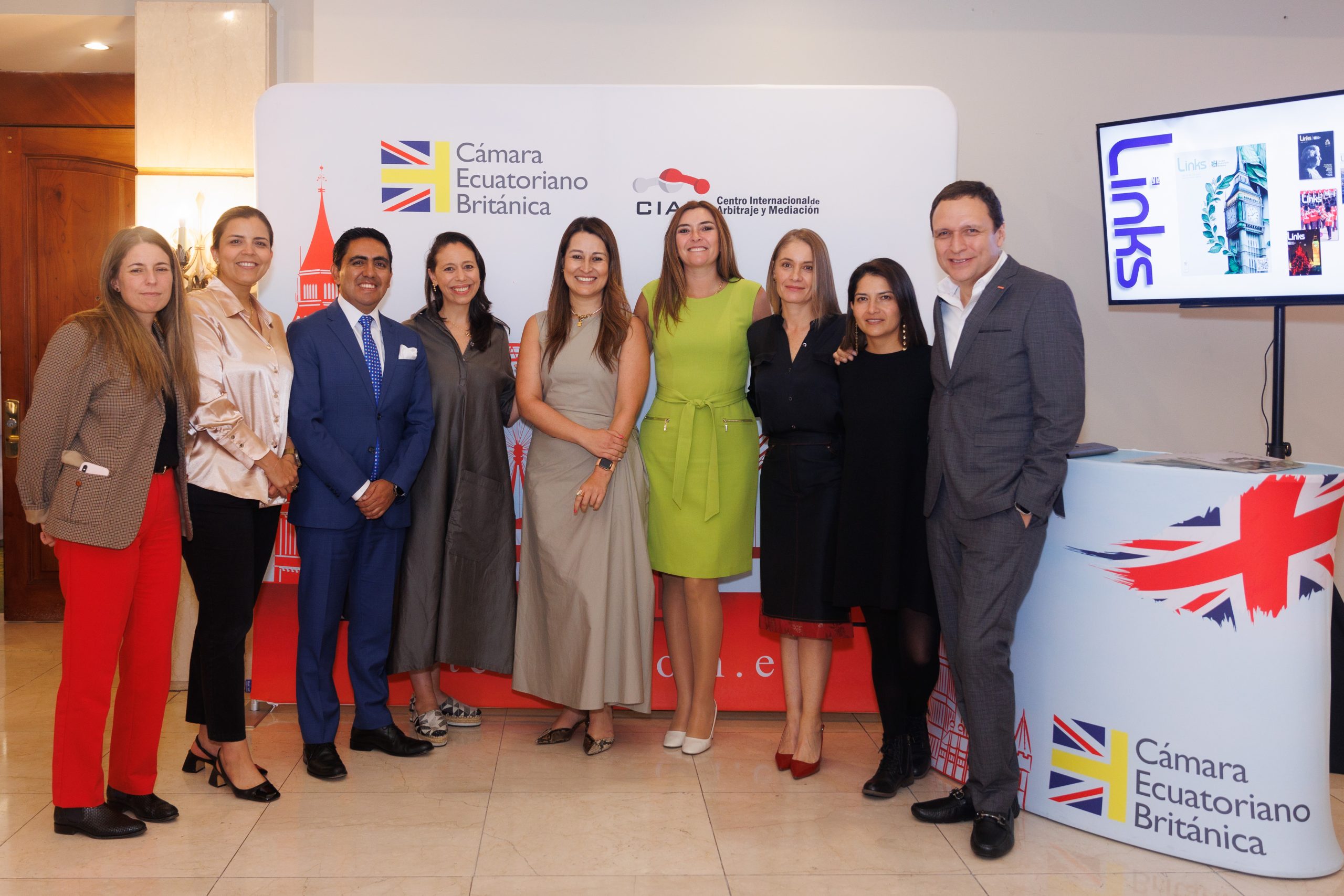 Números Asociados y Servicios