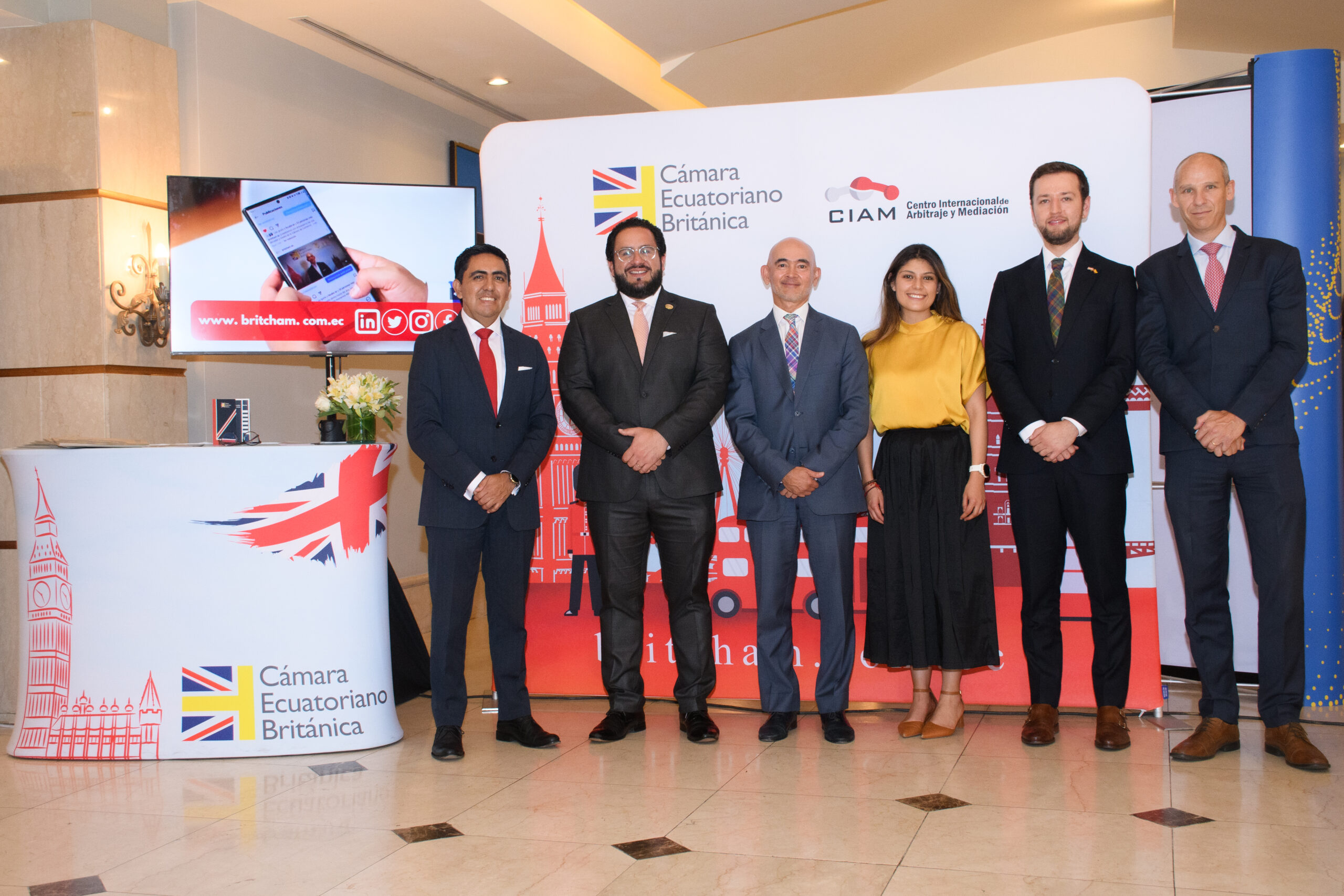 Números Asociados y Servicios