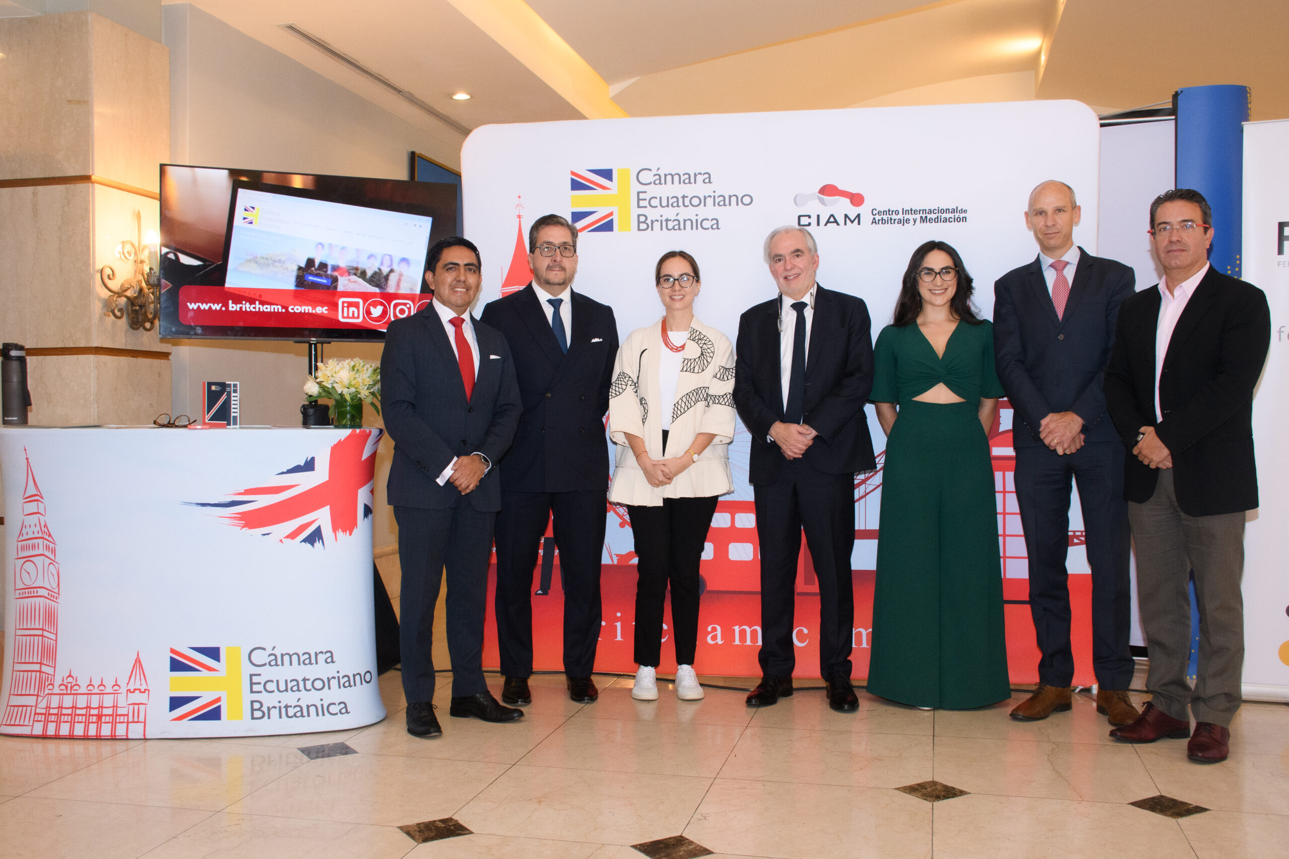 Números Asociados y Servicios