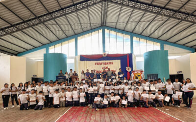 Lundin Gold: Más de 200 estudiantes y docentes de la Unidad Educativa 10 de Noviembre se capacitaron en educación ambiental