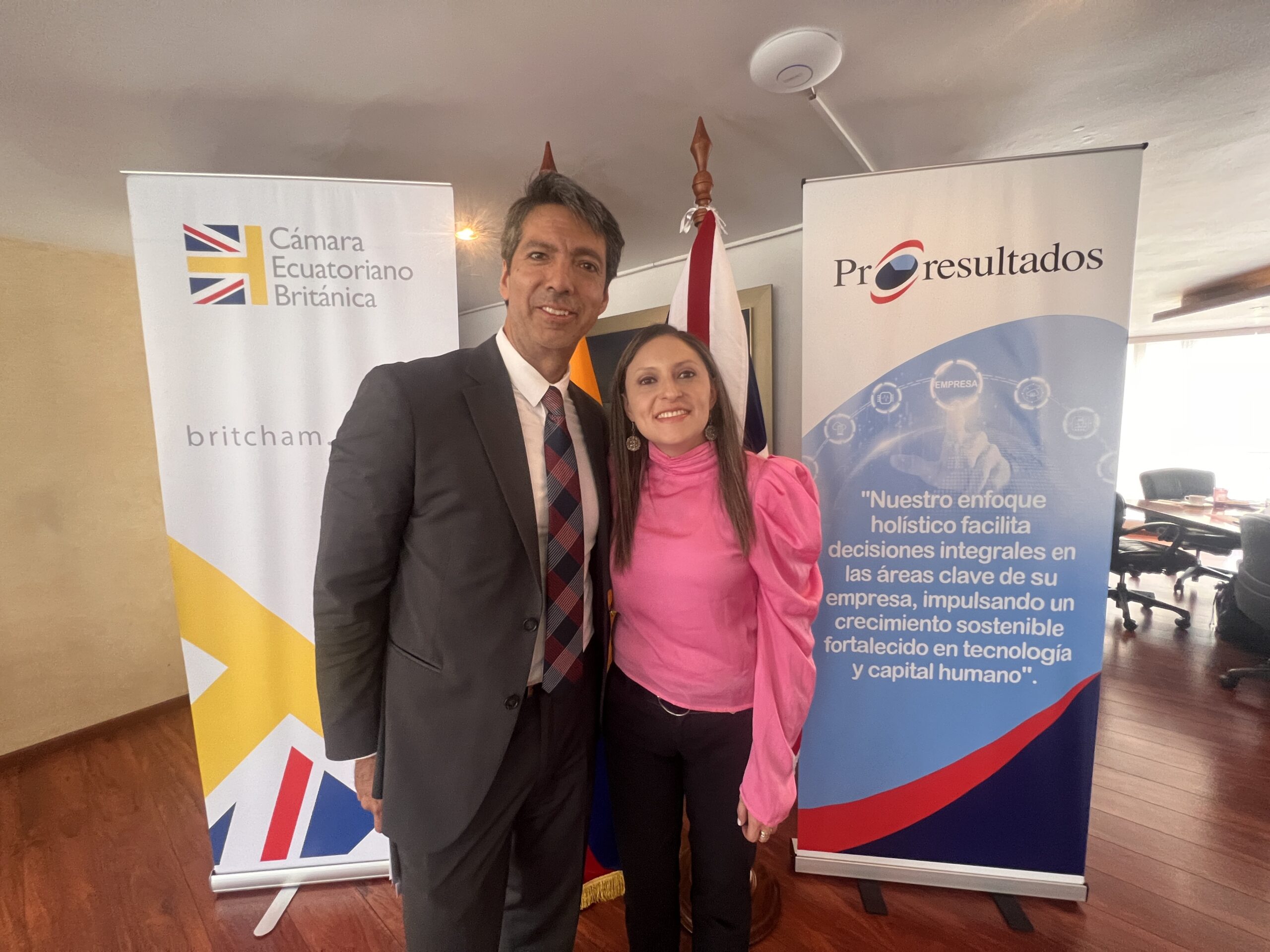 Números Asociados y Servicios