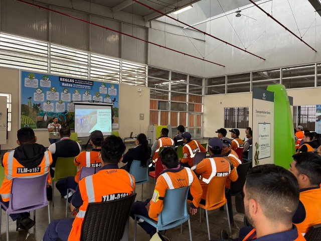 Números Asociados y Servicios