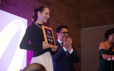 Reconocimiento a Lavinia Valbonesi en el Evento Mujeres Colibrí 2025