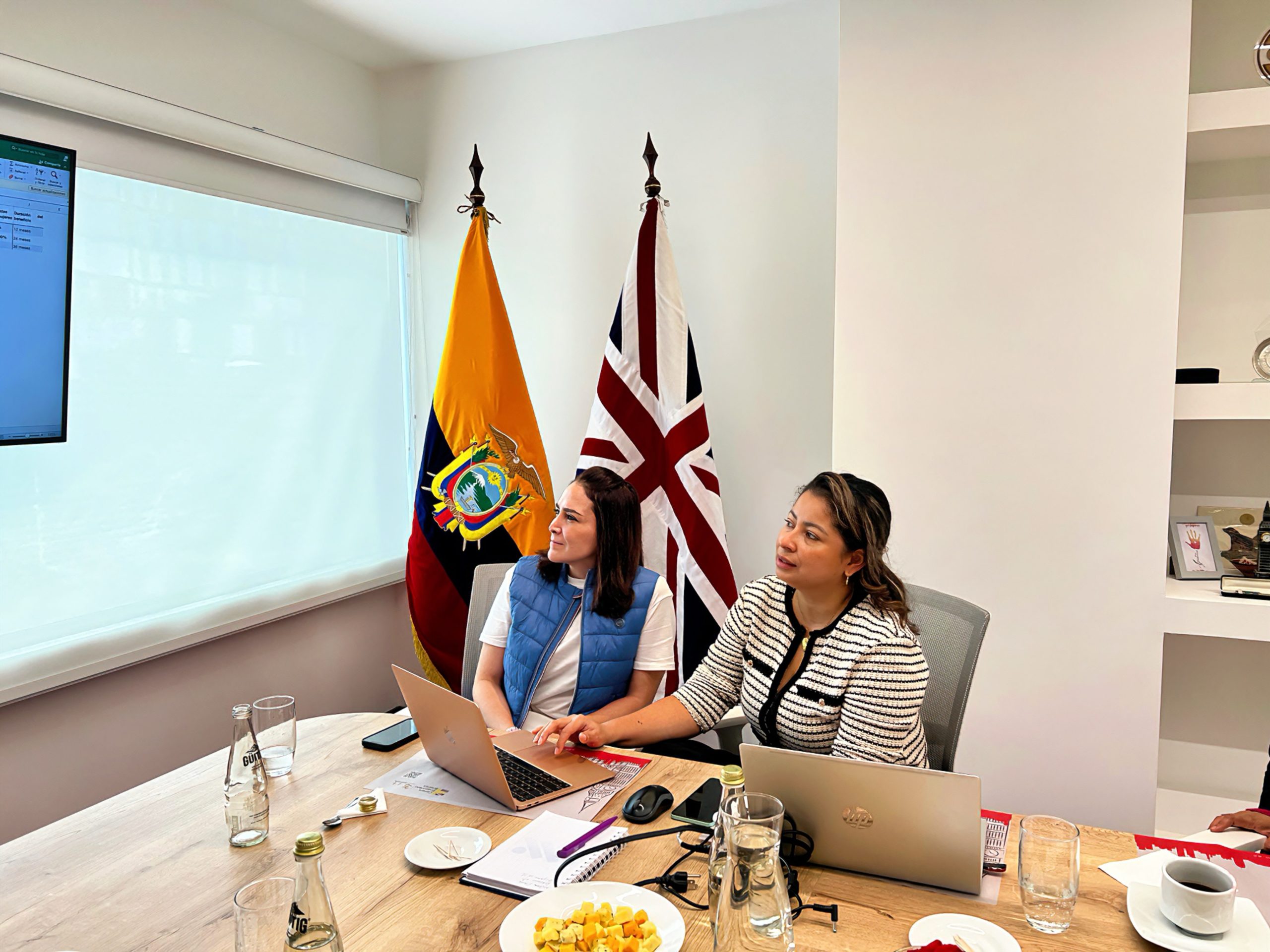 Números Asociados y Servicios