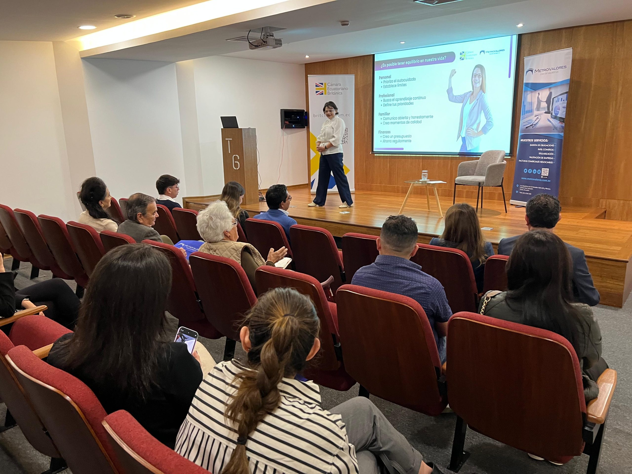 Números Asociados y Servicios