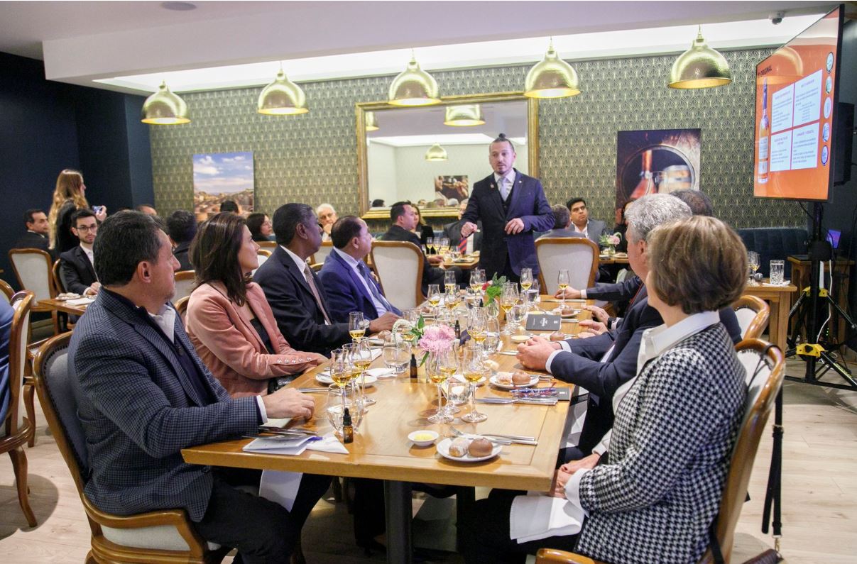 Números Asociados y Servicios