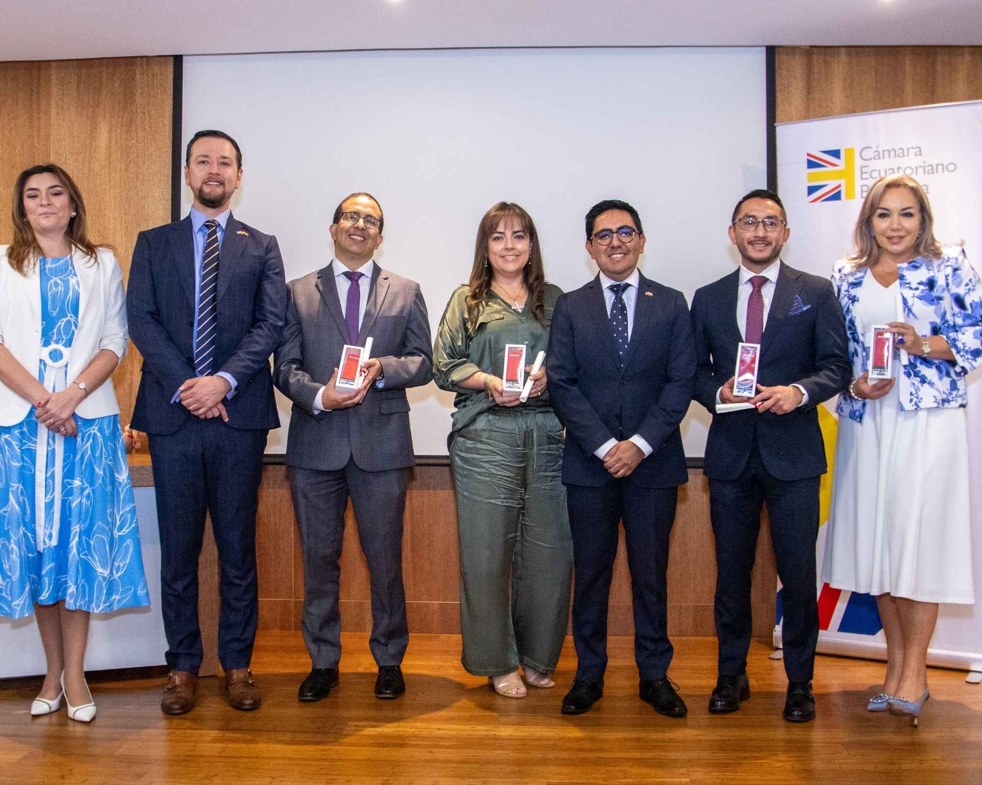 Números Asociados y Servicios