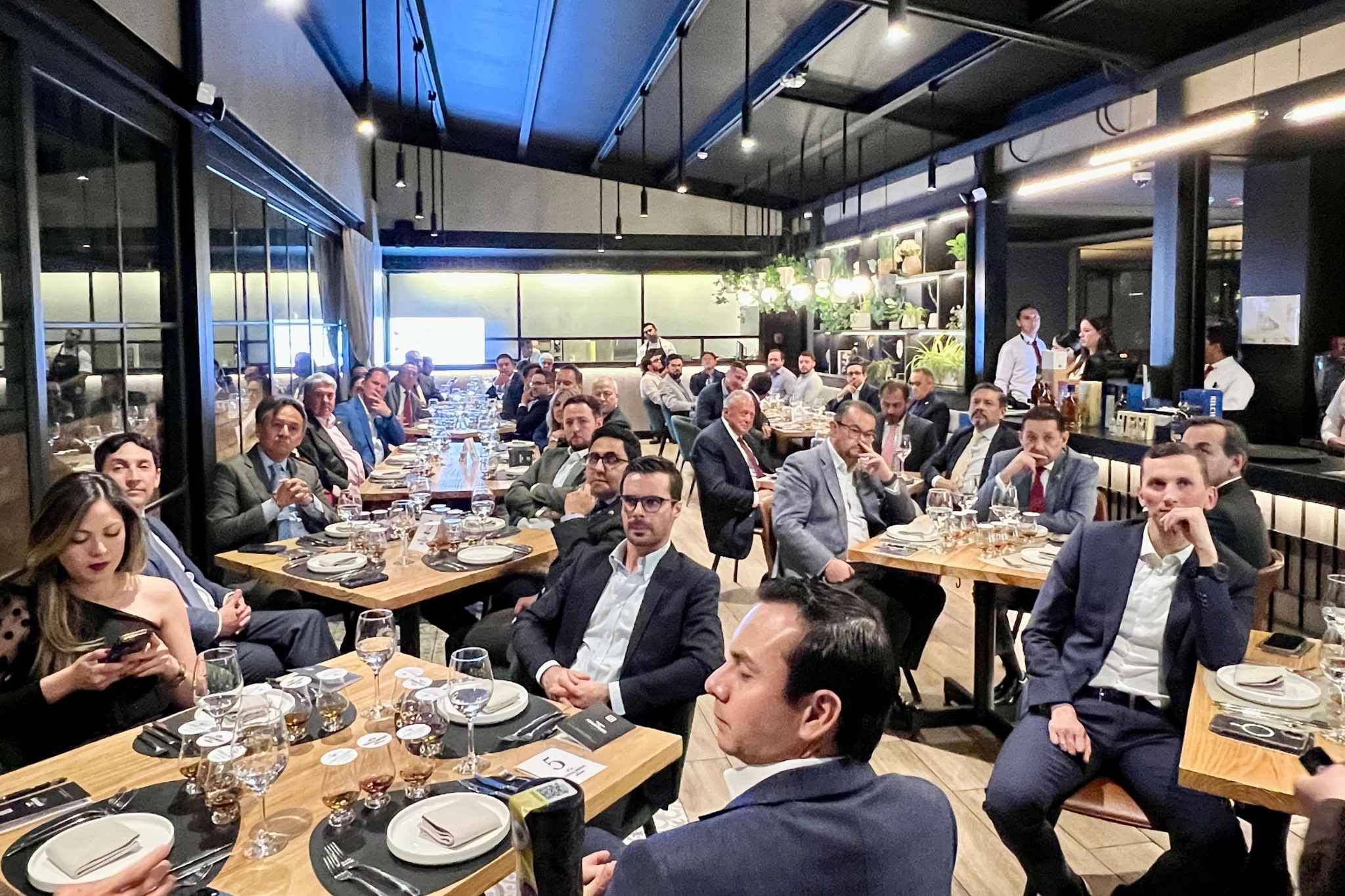 Números Asociados y Servicios