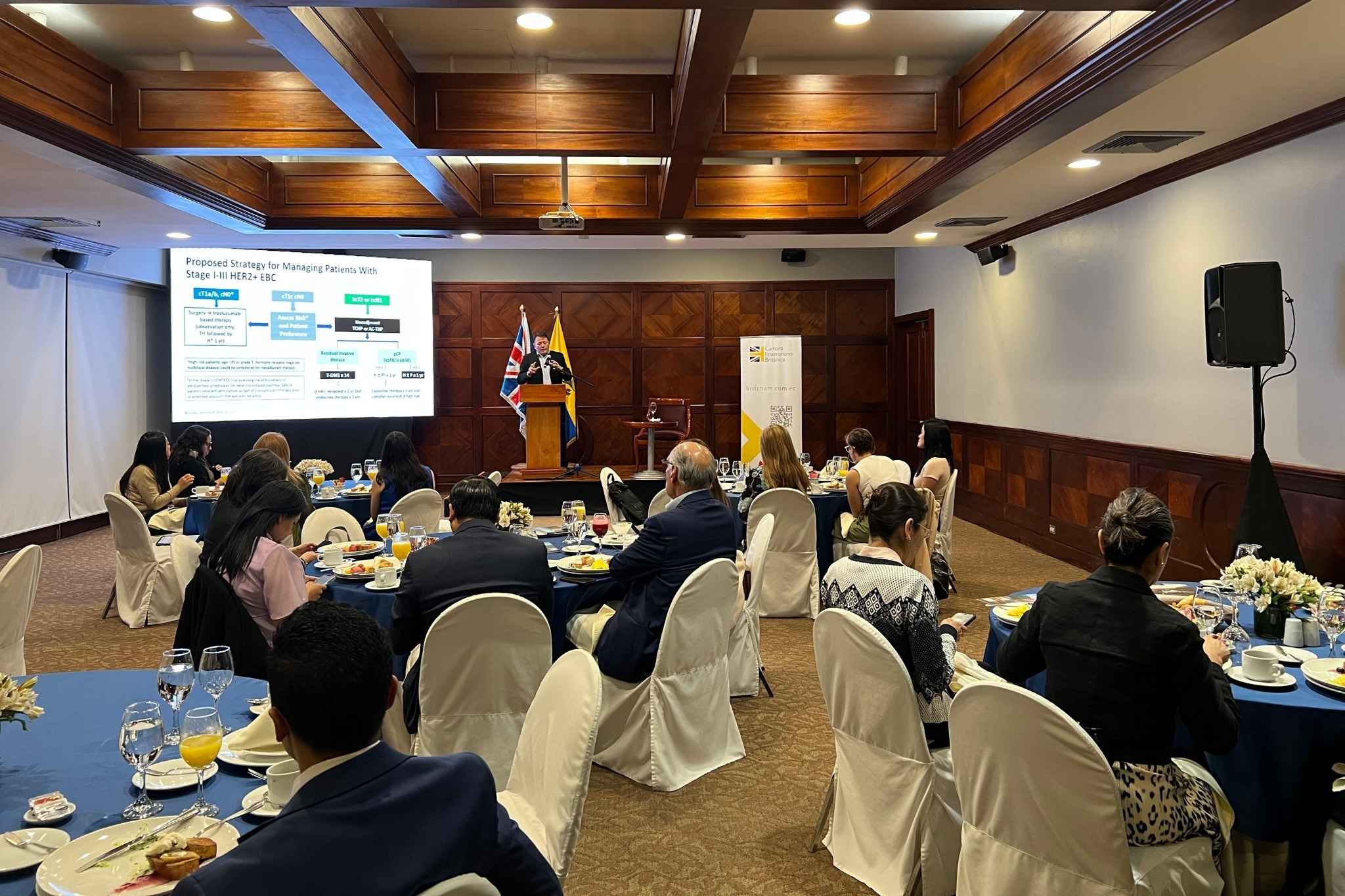 Números Asociados y Servicios