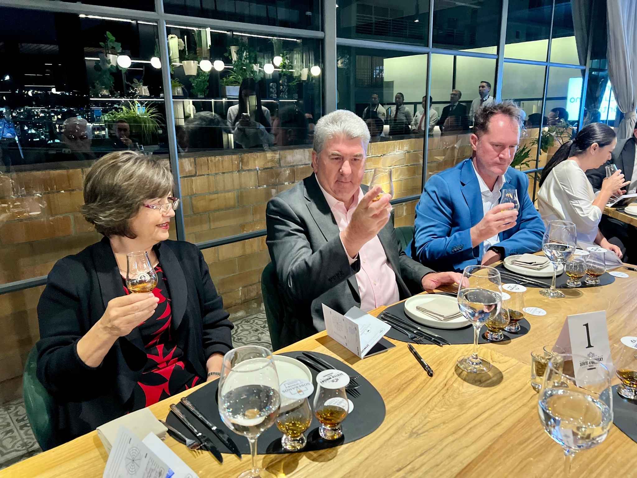 Números Asociados y Servicios