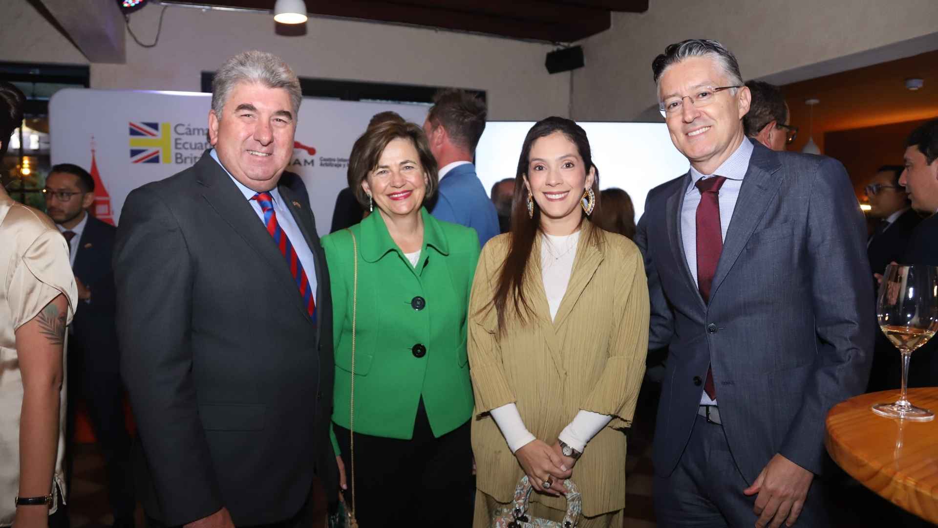 Números Asociados y Servicios