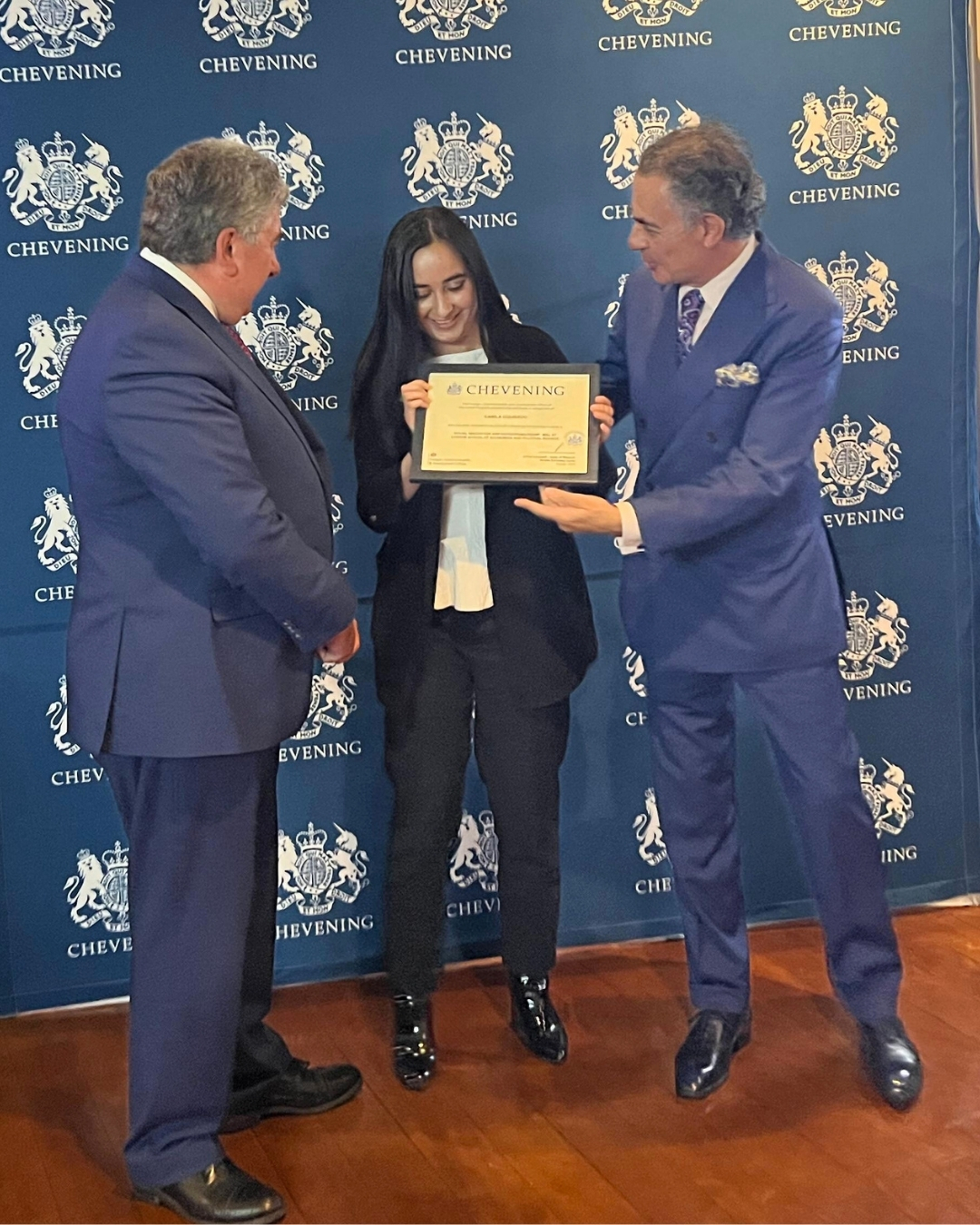 Números Asociados y Servicios