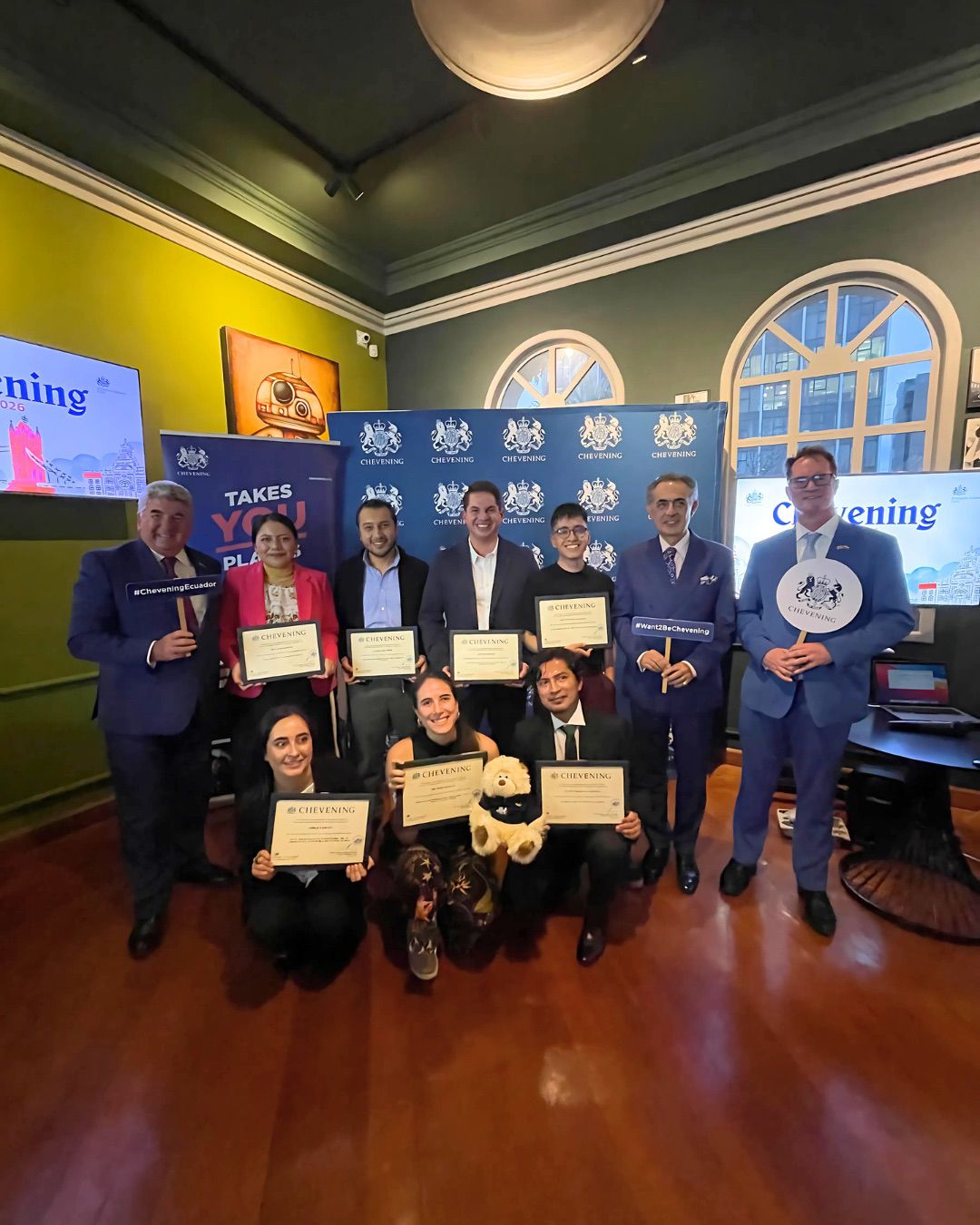 Números Asociados y Servicios