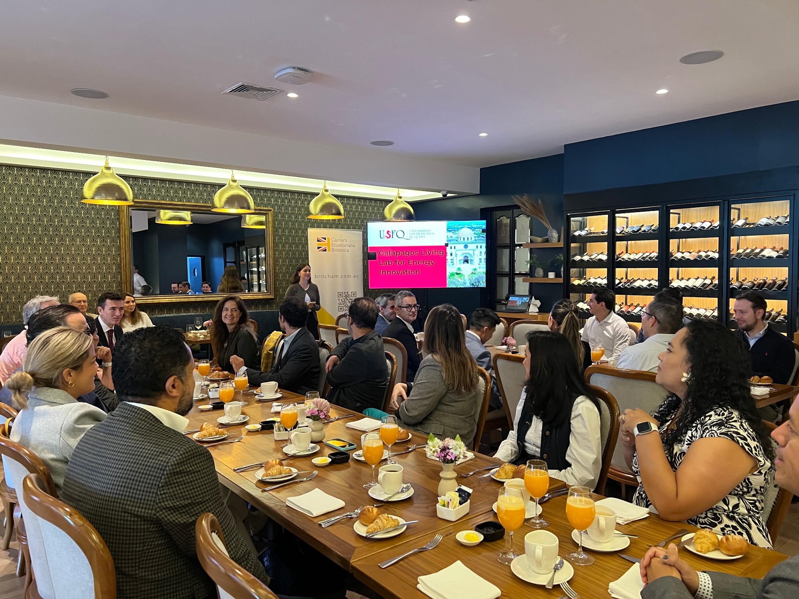 Números Asociados y Servicios